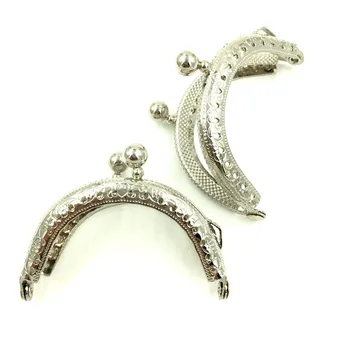 2Pcs Silver Tone Coin Purse Bag Arc Frame Kiss Clasps Lock Clutch DIY Handle 67x53mm 
2Pcs Silver Tone Coin Purse Bag Arc Frame Kiss Clasps Lock Clutch DIY Handle 67x53mm