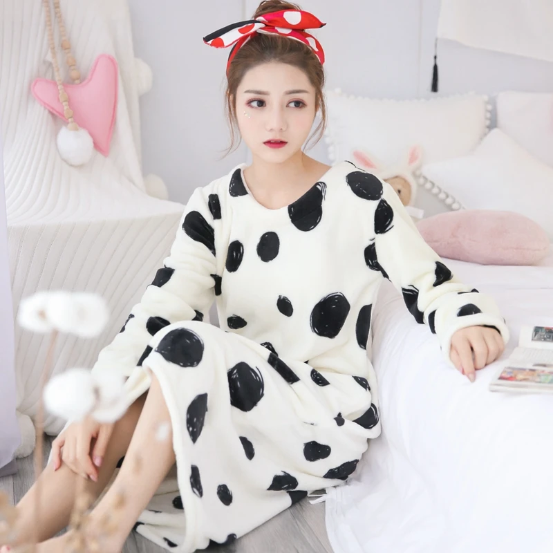 2018 Winter Women Thick Warm Cow Print Flannel Nightgowns Long Sleeve Coral Velvet Night Dress Sleepwear Femme Nightdress Nighty
2018 Winter Women Thick Warm Cow Print Flannel Nightgowns Long Sleeve Coral Velvet Night Dress Sleepwear Femme Nightdress Nighty