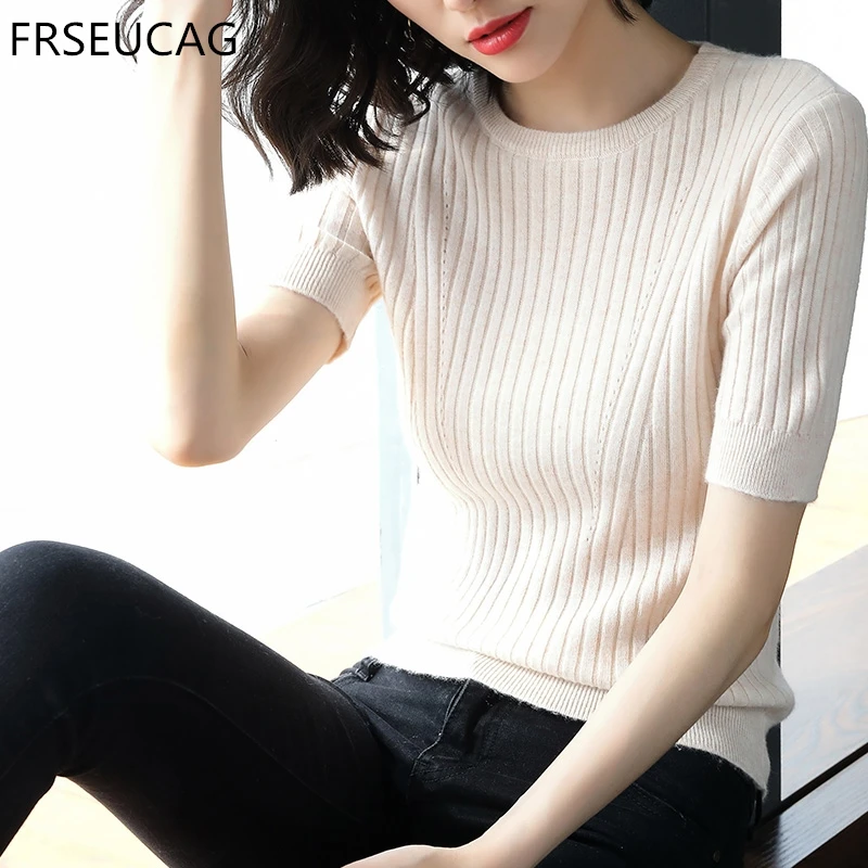 New women's sweater short-sleeved round neck pullover knit short paragraph Slim solid color coat vest soft and comfortable 2018
New women's sweater short-sleeved round neck pullover knit short paragraph Slim solid color coat vest soft and comfortable 2018