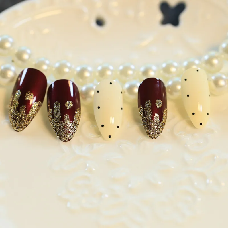 Classic fashion tip head false nail tips 24pcs Charm Claret with Golden Flash powder fake nails Slender display Slender finger
Classic fashion tip head false nail tips 24pcs Charm Claret with Golden Flash powder fake nails Slender display Slender finger