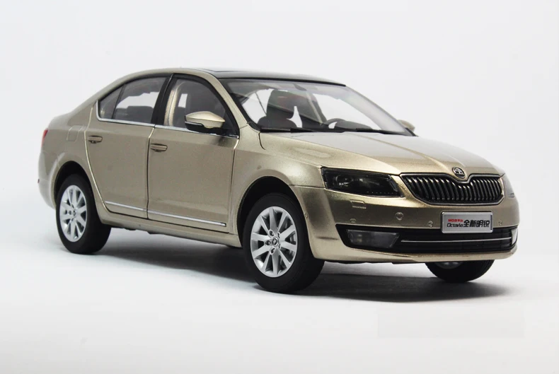 Модель литая под давлением в масштабе 1:18 для Skoda Octavia 2014 Gold Liftback, игрушечный автомобиль из сплава, миниатюрные коллекционные подарки
Модель литая под давлением в масштабе 1:18 для Skoda Octavia 2014 Gold Liftback, игрушечный автомобиль из сплава, миниатюрные коллекционные подарки