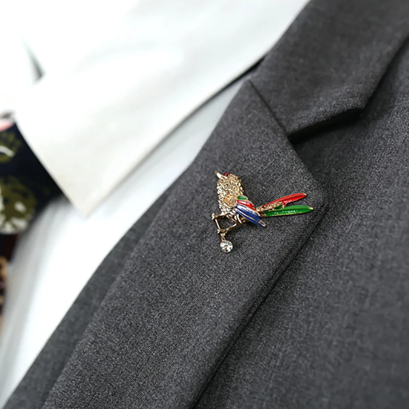 Novelty Humming Bird Lapel Pin for Men Wedding Party Event Suit Brooch Pin Shirt Collar Pins Mens Christmas New Year Favor Gifts
Novelty Humming Bird Lapel Pin for Men Wedding Party Event Suit Brooch Pin Shirt Collar Pins Mens Christmas New Year Favor Gifts