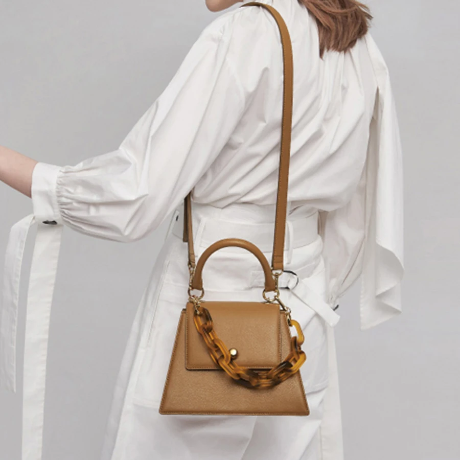 Luxury Acrylic Chain Shoulder Bags for Women Simple Pu Top-handle Women's Handbags Fashion Trapezoidal Women Purse Messenger Bag
Luxury Acrylic Chain Shoulder Bags for Women Simple Pu Top-handle Women's Handbags Fashion Trapezoidal Women Purse Messenger Bag