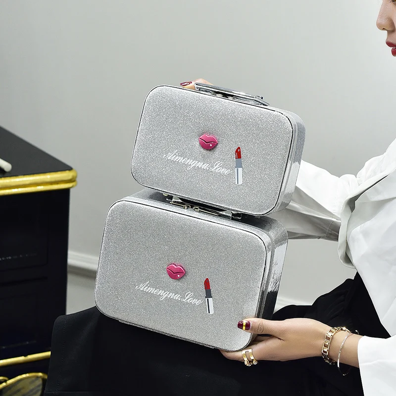 Maleta De Maquiagem Portable Simple Storage Box Large Capacity Multi-function Suitcase Travel Cosmetic Case Waterproof Girl
Maleta De Maquiagem Portable Simple Storage Box Large Capacity Multi-function Suitcase Travel Cosmetic Case Waterproof Girl