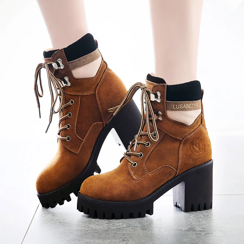 2018 autumn and winter leather lace Martin boots British wind thick bottom with wild high-heeled waterproof platform boots women
2018 autumn and winter leather lace Martin boots British wind thick bottom with wild high-heeled waterproof platform boots women