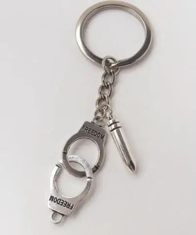 Vintage Silver Charm Police Handcuffs Bullet Keychain Fdumbbell for Keys Car Key Ring Couple Handbag Key Chain Accessories Z506
Vintage Silver Charm Police Handcuffs Bullet Keychain Fdumbbell for Keys Car Key Ring Couple Handbag Key Chain Accessories Z506