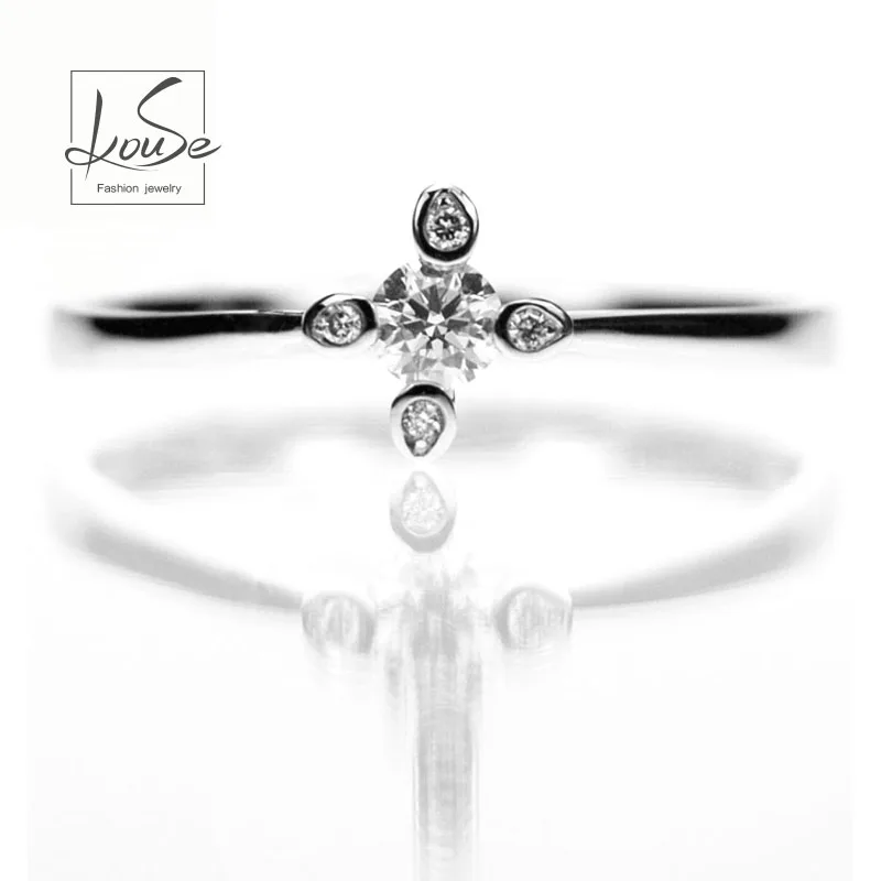18-karat gold lady ring can bring you an avant-garde and elegant attitude to life
18-karat gold lady ring can bring you an avant-garde and elegant attitude to life