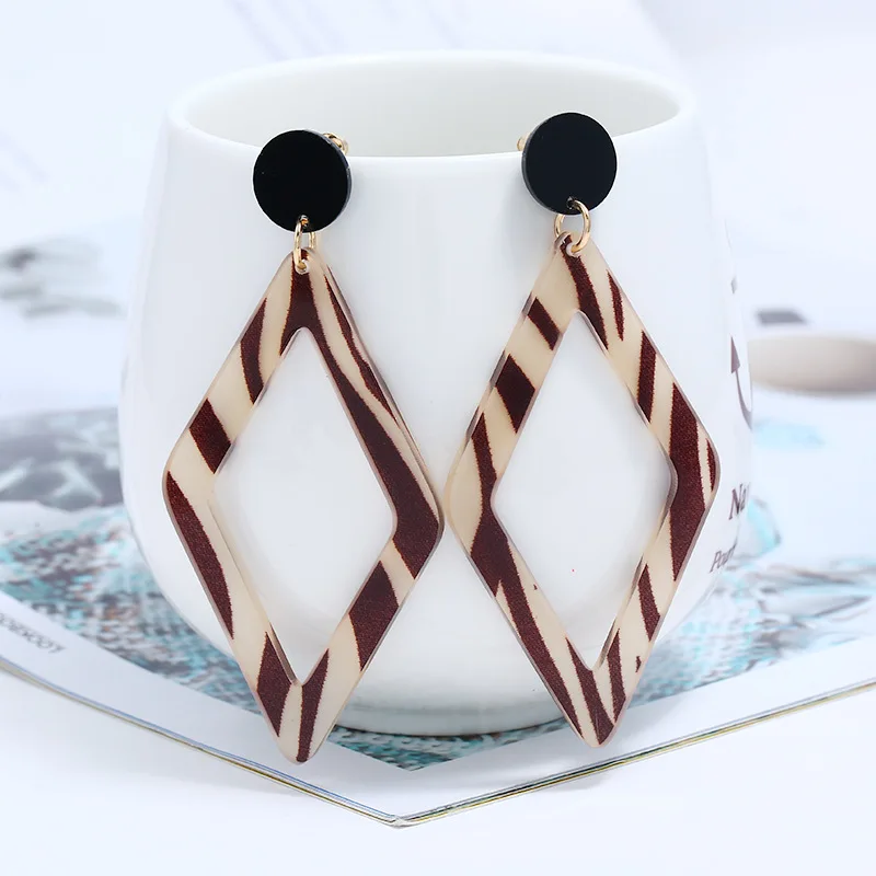 New Fashion Geometric Leopard Leather Drop Dangle Earrings For Women 2019 Square Personality Indian Jewelry Statement Party Gift
New Fashion Geometric Leopard Leather Drop Dangle Earrings For Women 2019 Square Personality Indian Jewelry Statement Party Gift