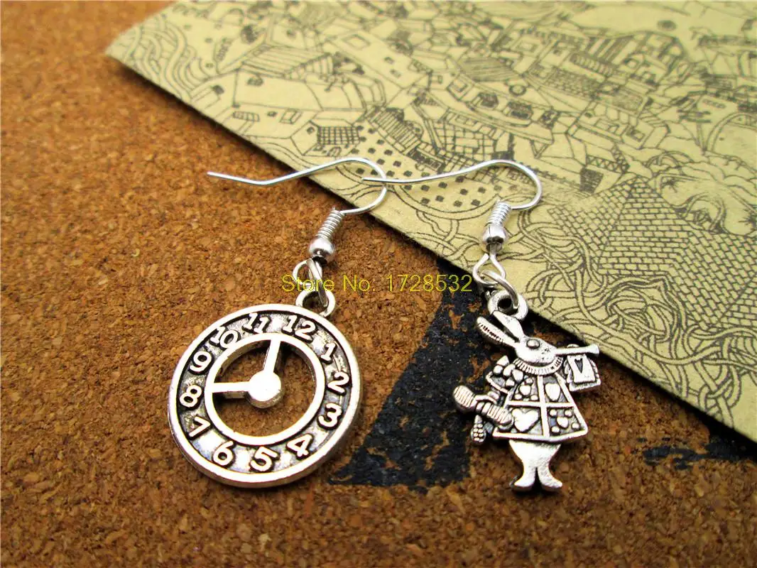 3pcs/lot fashion hot sale Antique silver Alice In Wonderland White Rabbit clock earring drop pendant dangle earrings
3pcs/lot fashion hot sale Antique silver Alice In Wonderland White Rabbit clock earring drop pendant dangle earrings
