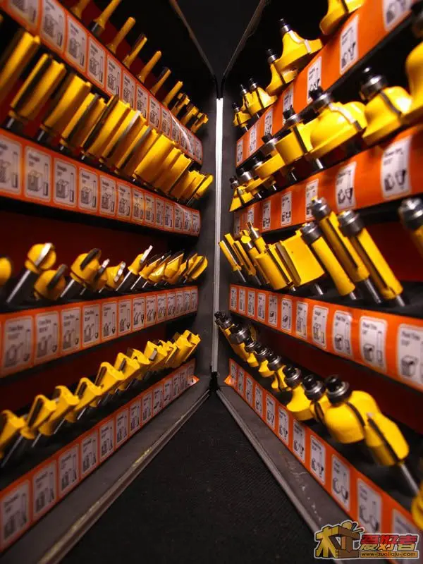 Pro-Grade 100-Piece Tungsten Carbide 1/4-Inch Router Bits Set - Alluminum Case
Pro-Grade 100-Piece Tungsten Carbide 1/4-Inch Router Bits Set - Alluminum Case