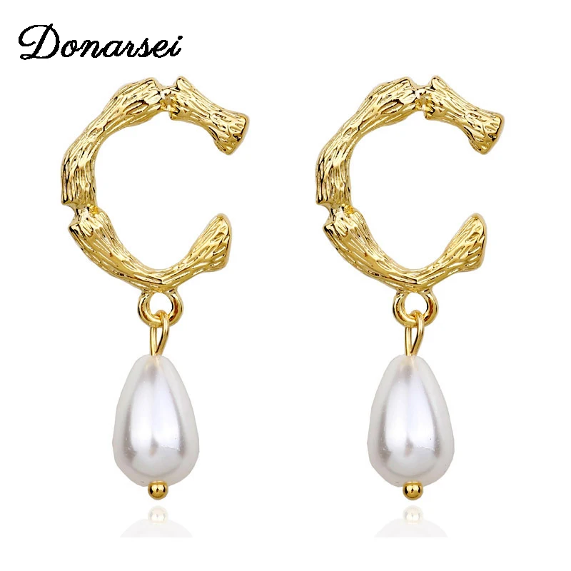 Donarsei New Fashion Simulated Pearl WaterDrop Earrings Women Gold Metal Initial Letter Leaf Irregular Dangle Earrings
Donarsei New Fashion Simulated Pearl WaterDrop Earrings Women Gold Metal Initial Letter Leaf Irregular Dangle Earrings