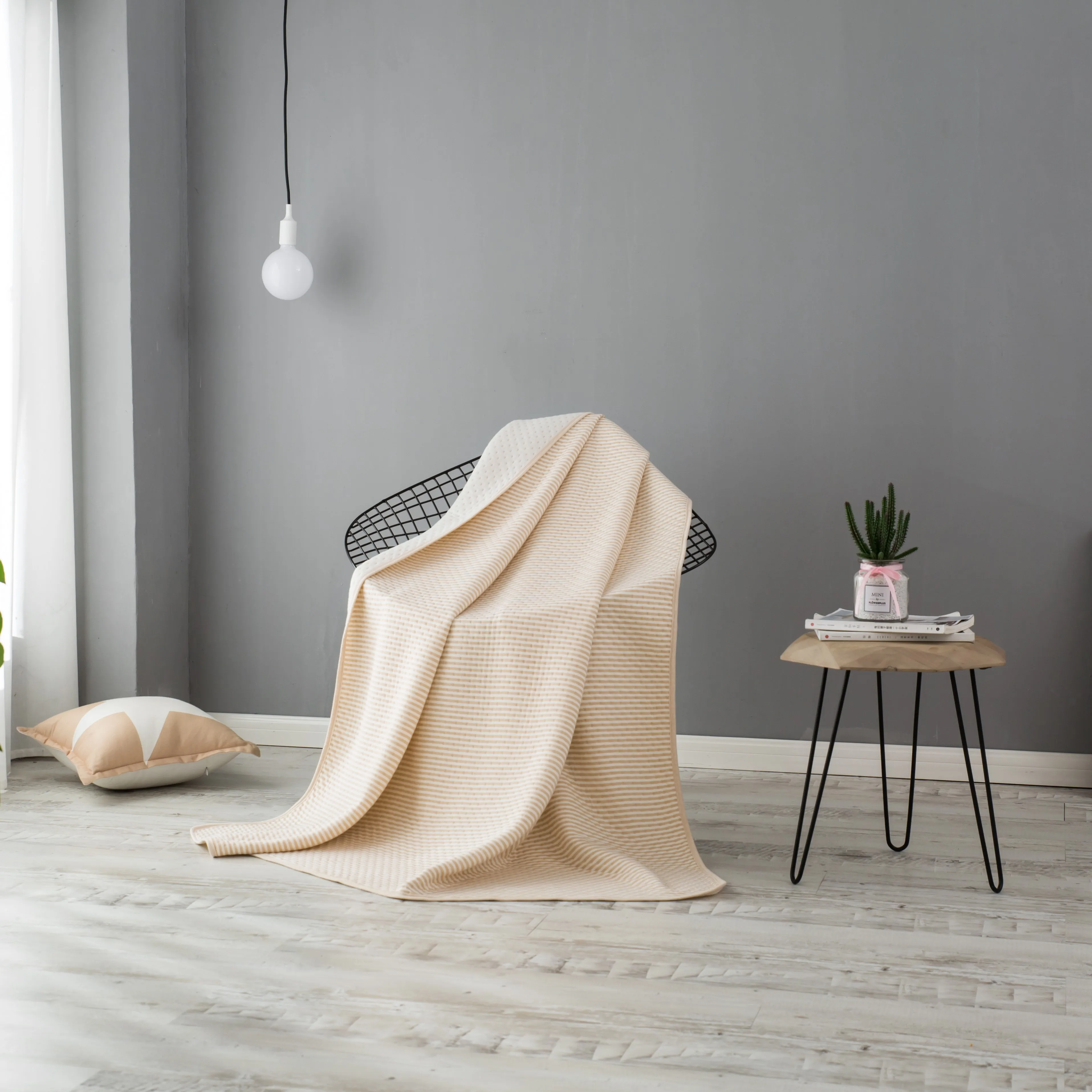 1 pc Cotton Striped Portable Blanket 150*200cm Seasons Available Eco-Friendly Colored Cotton Quilted Quilt Adults Children
1 pc Cotton Striped Portable Blanket 150*200cm Seasons Available Eco-Friendly Colored Cotton Quilted Quilt Adults Children