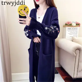 2020 Fashion Embroidered Floral Cardigan Sweater Women's Spring Autumn Coats Jackets Retro Long Knitted Trench Coat A1661
2020 Fashion Embroidered Floral Cardigan Sweater Women's Spring Autumn Coats Jackets Retro Long Knitted Trench Coat A1661