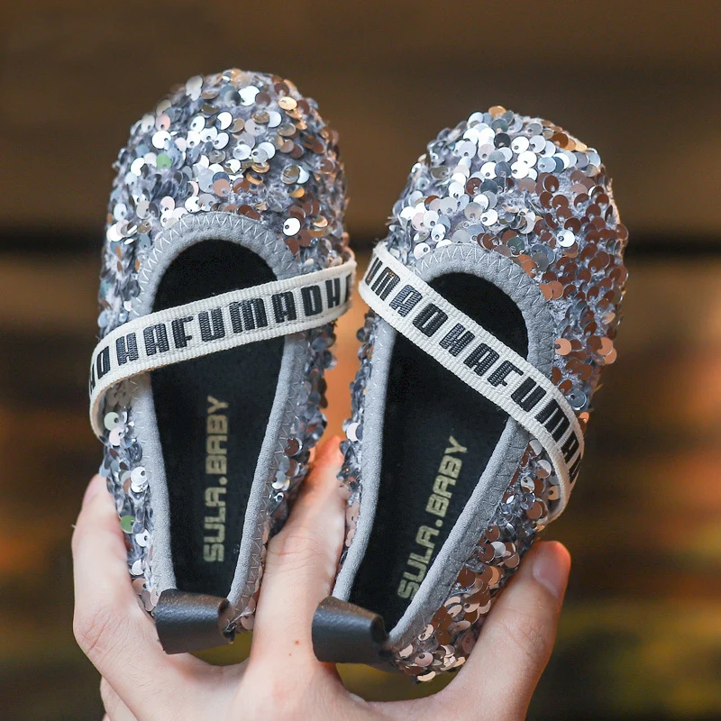 ULKNN Girls single shoes 2019 fashion shallow mouth letters girls princess shoes children soft bottom sequins grandmother shoes 
ULKNN Girls single shoes 2019 fashion shallow mouth letters girls princess shoes children soft bottom sequins grandmother shoes