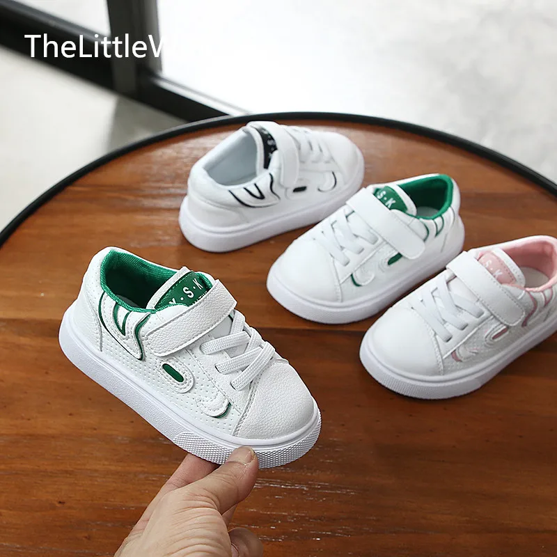 Spring and Autumn 2019 Children's Korean Version Breathable Sports Boys and Girls White Shoes 1-3 Years Old sneakers
Spring and Autumn 2019 Children's Korean Version Breathable Sports Boys and Girls White Shoes 1-3 Years Old sneakers