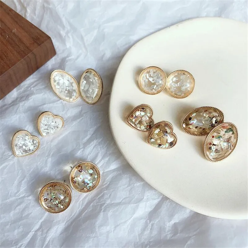 Summer Style White Resin Big Heart Stud Earrings For Women Vintage Brincos Gold Color Shiny Inside Crystal Round Earring Jewelry
Summer Style White Resin Big Heart Stud Earrings For Women Vintage Brincos Gold Color Shiny Inside Crystal Round Earring Jewelry