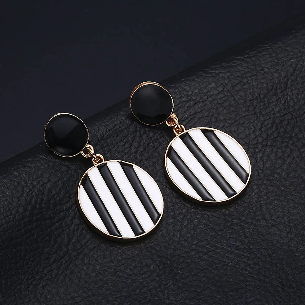 Terreau Kathy 2018 New Fashion Classic Stripes Earring Acrylic Round Statement Drop Earrings For Women Brand Jewelry Brincos
Terreau Kathy 2018 New Fashion Classic Stripes Earring Acrylic Round Statement Drop Earrings For Women Brand Jewelry Brincos