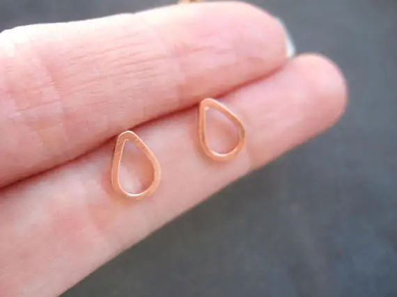 10Pair- Tiny Hollow Water Drop Waterdrop Stud Earrings Bridal Tear Drop Teardrop Stud Earring Cute Raindrop Stud Earrings
10Pair- Tiny Hollow Water Drop Waterdrop Stud Earrings Bridal Tear Drop Teardrop Stud Earring Cute Raindrop Stud Earrings
