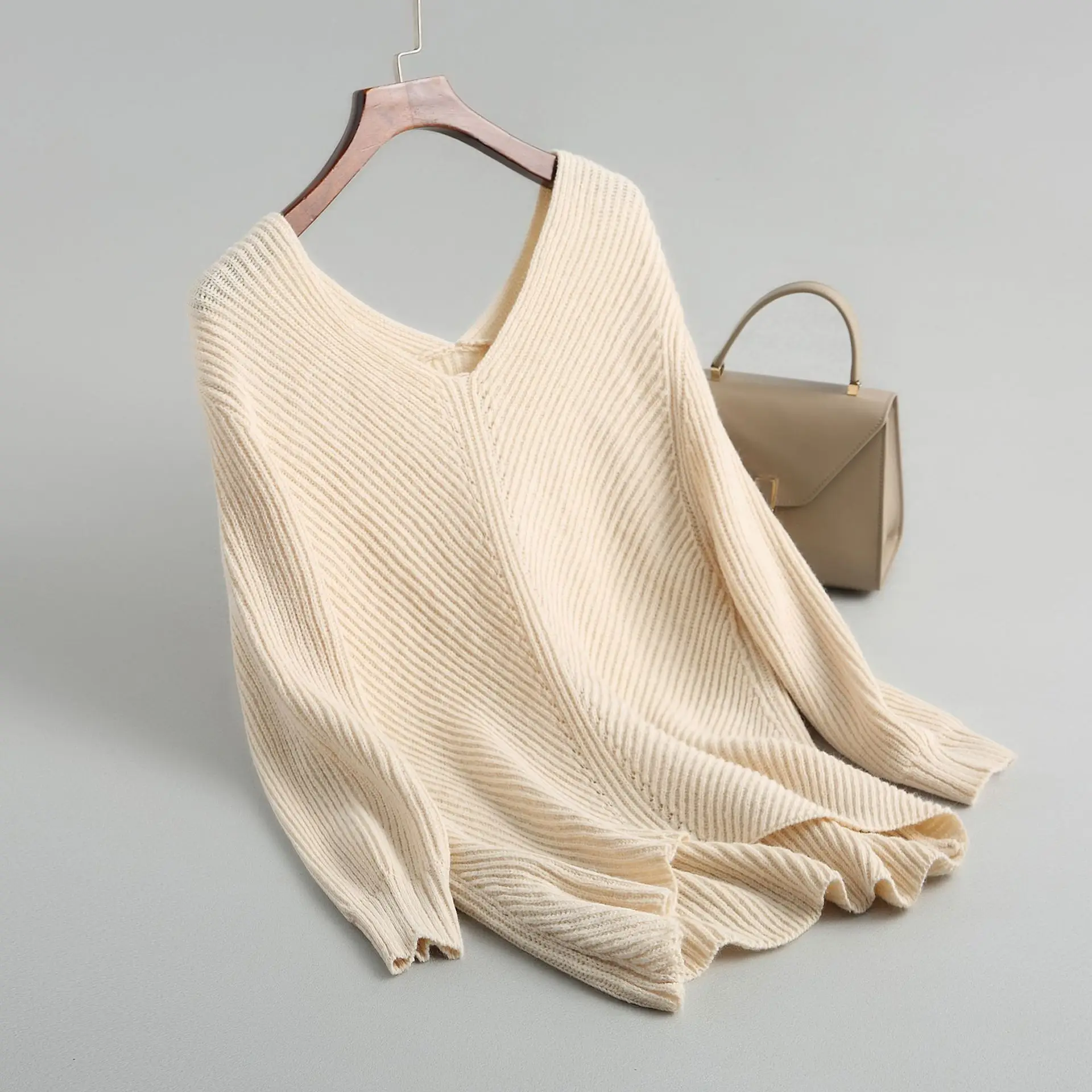 Shuchan Knitted Tops Korean Style Women Sweaters And Pullovers V-neck Loose Sweater For Women High Quality Fashion Designer 2018
Shuchan Knitted Tops Korean Style Women Sweaters And Pullovers V-neck Loose Sweater For Women High Quality Fashion Designer 2018