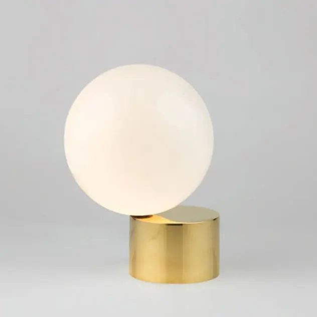 Simple Modern Creative Table Lamps Glass Ball Lampshade Iron Lamp Body Table Lamps Comfortable Light Table Lamps In Room
Simple Modern Creative Table Lamps Glass Ball Lampshade Iron Lamp Body Table Lamps Comfortable Light Table Lamps In Room