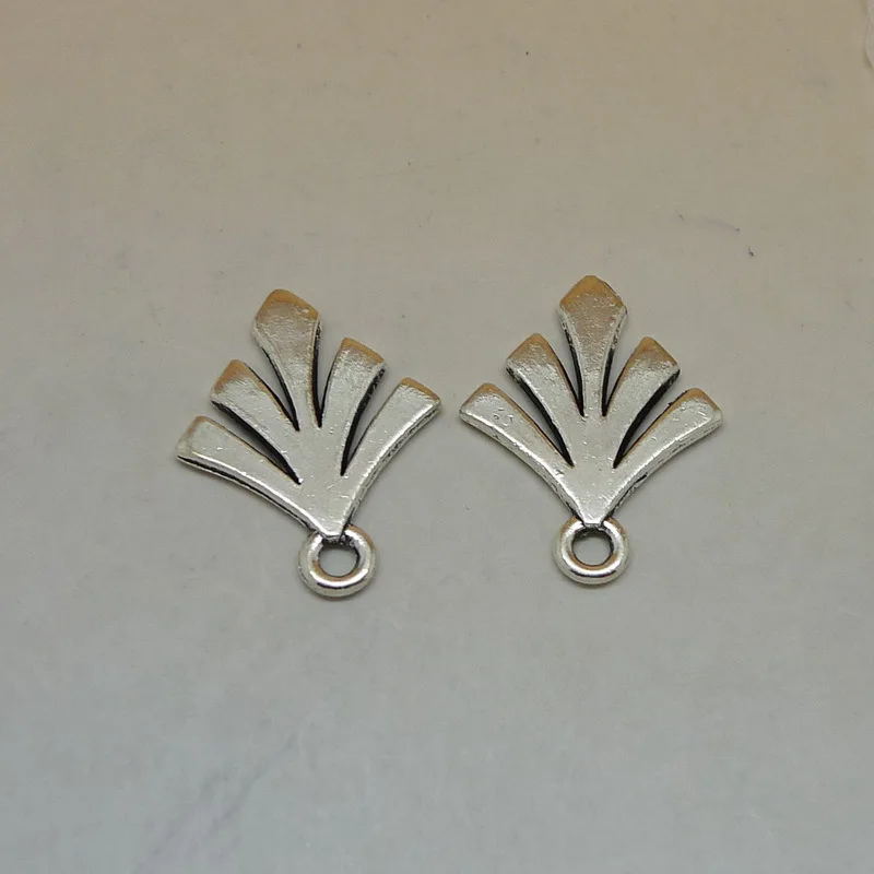 Free shipping Antique Silver Planted Filigree 2 Holes Connection Small Pendant Grass Jewelry 10Pcs Size 23*16mm
Free shipping Antique Silver Planted Filigree 2 Holes Connection Small Pendant Grass Jewelry 10Pcs Size 23*16mm