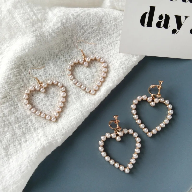 Hollow Vintage Fully Imitation Pearls Heart Geometric Dangle Earrings for Girls Cute Love Pendant Earrings
Hollow Vintage Fully Imitation Pearls Heart Geometric Dangle Earrings for Girls Cute Love Pendant Earrings