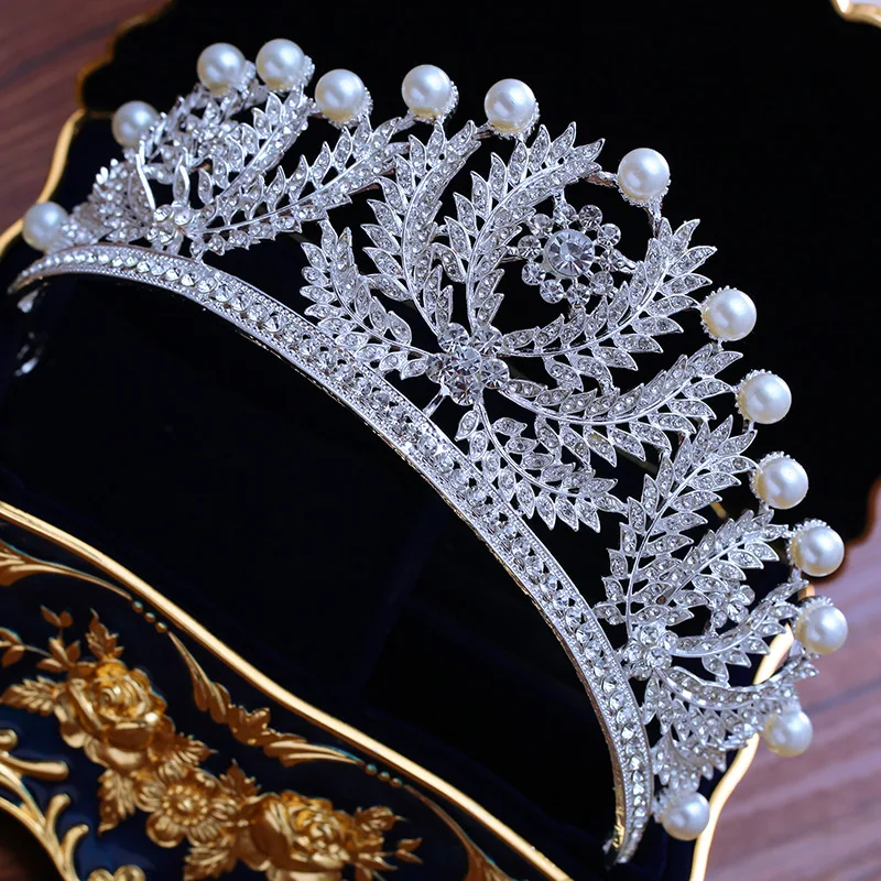 Baroque Crystal Leaf Pearl Princess Rhinestone Sparkling Tiaras Crown Bride Crowns Pageant Women Wedding Bridal Hair Accessories
Baroque Crystal Leaf Pearl Princess Rhinestone Sparkling Tiaras Crown Bride Crowns Pageant Women Wedding Bridal Hair Accessories