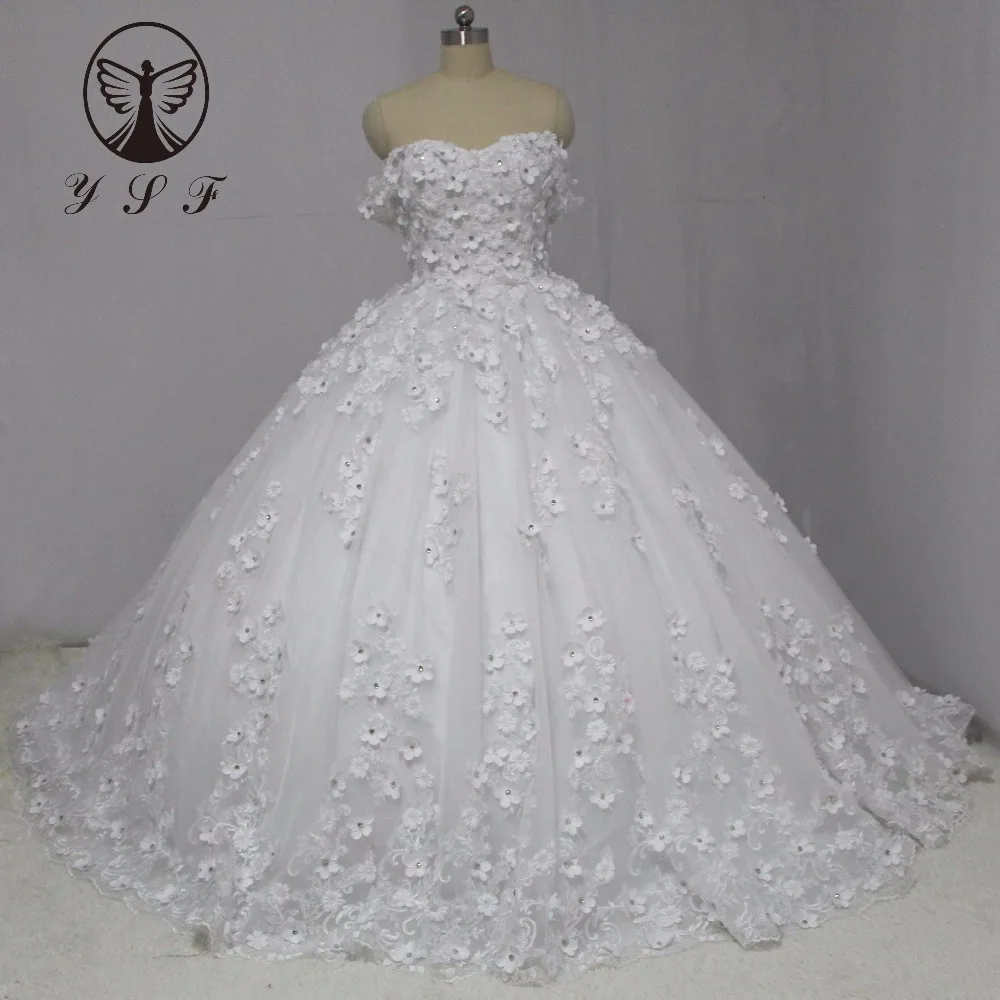 Luxury Sweetheart Appliqued Beaded 3D Flowers Sleeveless Ball Gown Puffy Lace Wedding Dresses 2017
Luxury Sweetheart Appliqued Beaded 3D Flowers Sleeveless Ball Gown Puffy Lace Wedding Dresses 2017