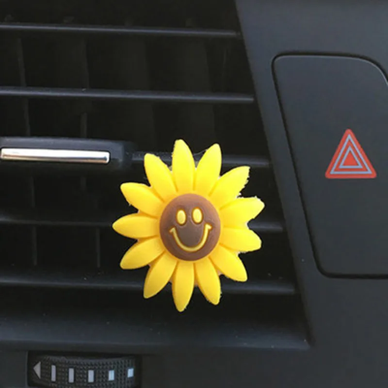 1Pieces Smiling Face Sunflower Air Freshener Mounted On Car Air Condition Clip Styling Supplment Lemon Perfume Improve Air Scent
1Pieces Smiling Face Sunflower Air Freshener Mounted On Car Air Condition Clip Styling Supplment Lemon Perfume Improve Air Scent