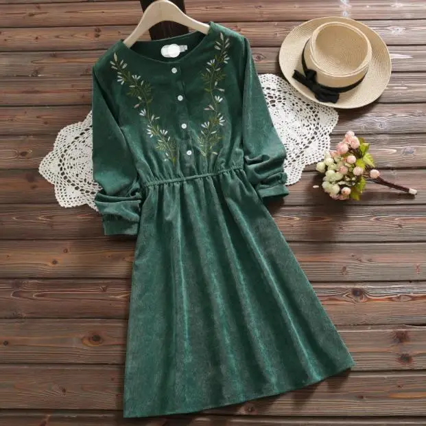 Mori Girl Autumn Women Long Sundress Pink Green Floral Embroidery Suspenders Dress Vintage Elegant Corduroy Sweet Dress DC689
Mori Girl Autumn Women Long Sundress Pink Green Floral Embroidery Suspenders Dress Vintage Elegant Corduroy Sweet Dress DC689