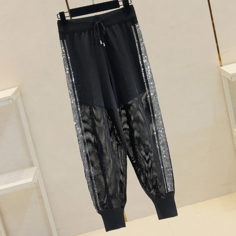 Xia 2019 hollow heavy work hot drilling high waist loose leisure Harlan nine pants thin section
Xia 2019 hollow heavy work hot drilling high waist loose leisure Harlan nine pants thin section