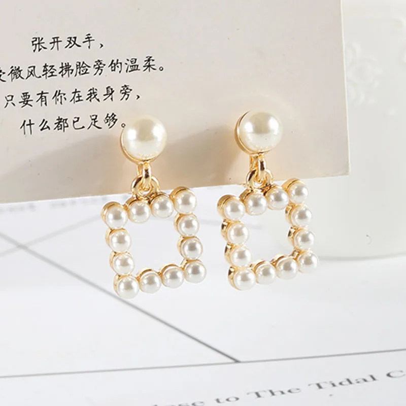 Trendy Exaggerated Simulated Pearl Geometric Dangle Clip On Earrings Without Piercing for Women Wedding Party Ear Clips Gift
Trendy Exaggerated Simulated Pearl Geometric Dangle Clip On Earrings Without Piercing for Women Wedding Party Ear Clips Gift