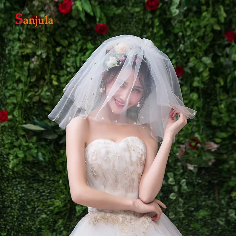 Three Layers Short Bridal Veils with Little Gold Starts Cute Wedding Veils with Comb Cut Edge Bride Photography Veils V94
Three Layers Short Bridal Veils with Little Gold Starts Cute Wedding Veils with Comb Cut Edge Bride Photography Veils V94