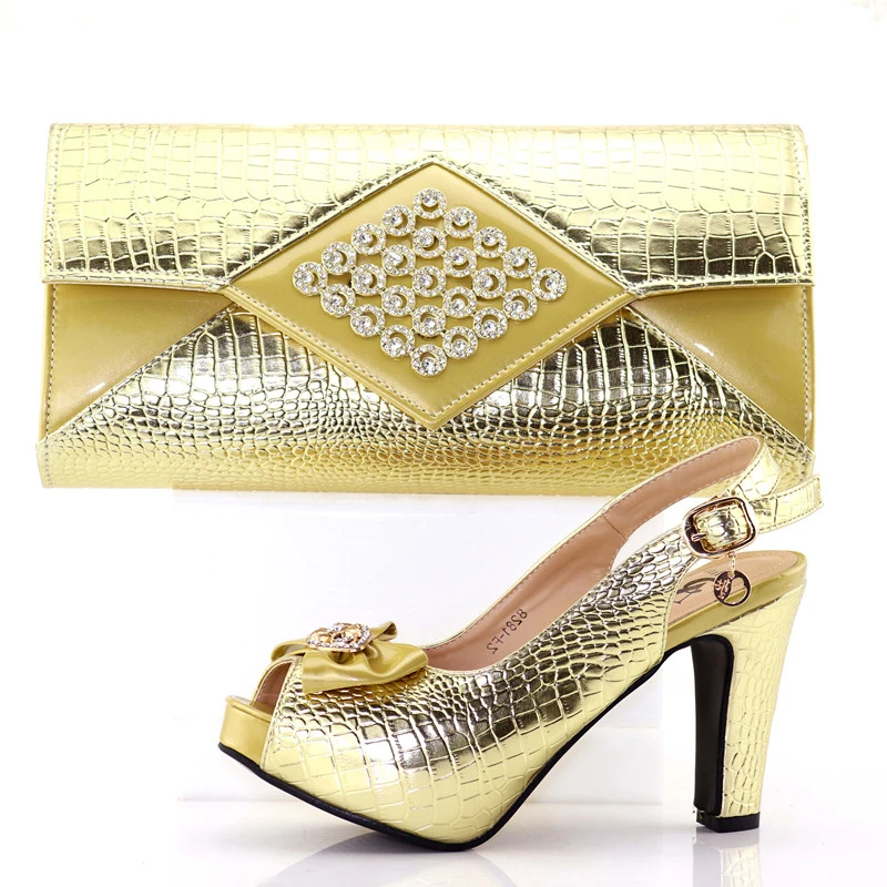 Gold clutches evening bag with sandal shoes high heel high quality shoe bag african aso ebi wedding shoes and bags SB8176-3
Gold clutches evening bag with sandal shoes high heel high quality shoe bag african aso ebi wedding shoes and bags SB8176-3