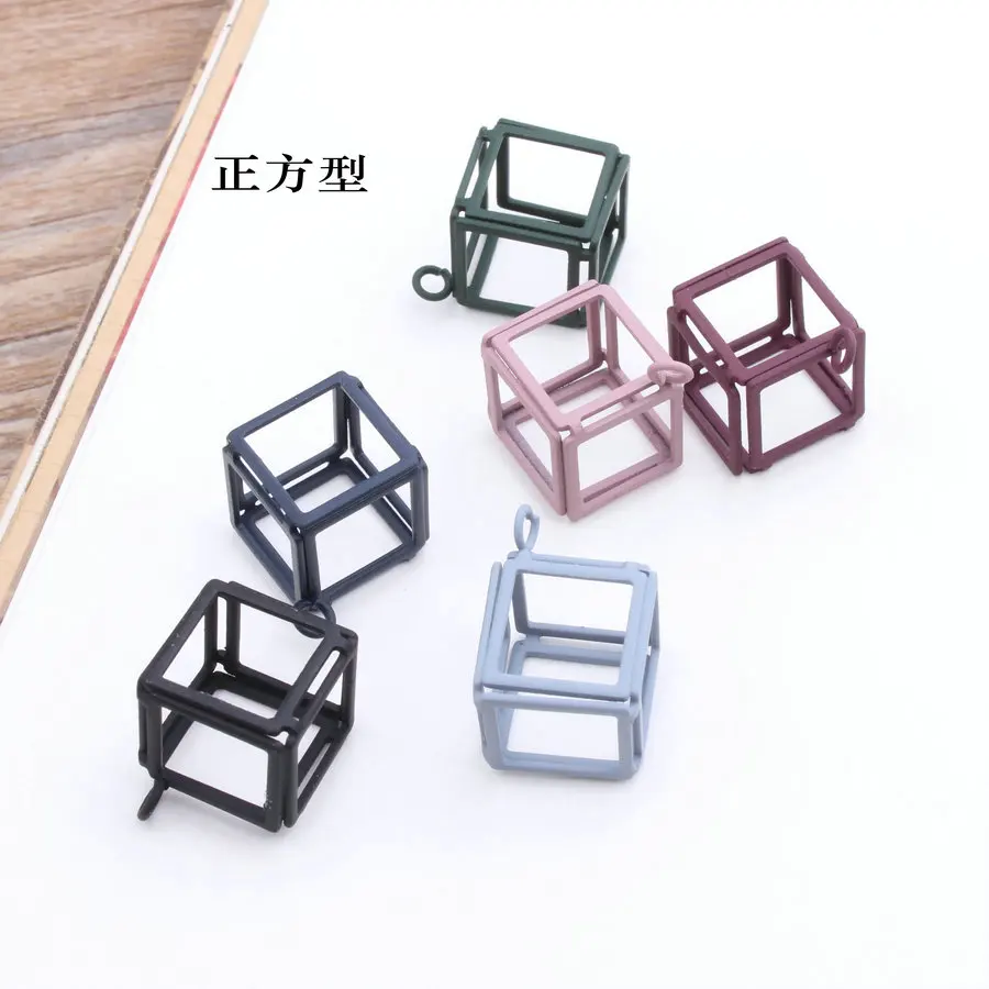 Wholesale 50pcs/lot Colorful Alloy Spray painting Hollow 3D Square Shape Metal Charms Diy Jewelry Necklace Pendants Accessory
Wholesale 50pcs/lot Colorful Alloy Spray painting Hollow 3D Square Shape Metal Charms Diy Jewelry Necklace Pendants Accessory
