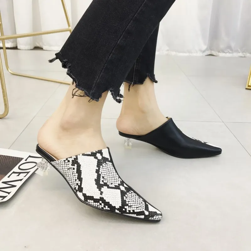 Women Faux Snake Skin Pattern Mule Pointed Toe 3 Cm Height Heel Clear Heels Slides Luxury Design Sandals Slippers 
Women Faux Snake Skin Pattern Mule Pointed Toe 3 Cm Height Heel Clear Heels Slides Luxury Design Sandals Slippers