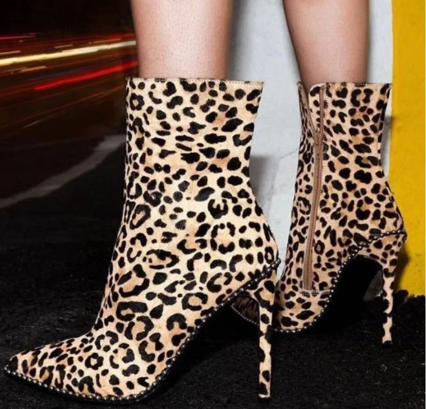 Womens Pointed Toe Rivet Studs Ankle Boots Side Zipper Stilettos High Heel Sexy Leopard Mixed Colors Plus Size Shoes A1268
Womens Pointed Toe Rivet Studs Ankle Boots Side Zipper Stilettos High Heel Sexy Leopard Mixed Colors Plus Size Shoes A1268