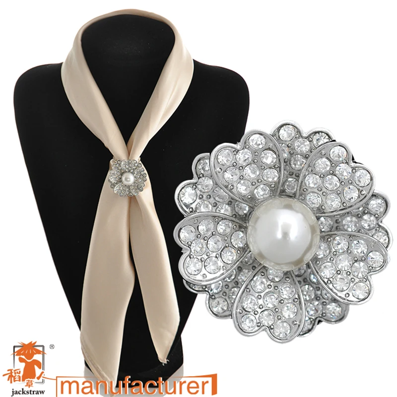 Women sliver brooches high quality rhinestone flower scarf buckle fashion pearl silk scarf clip pins
Women sliver brooches high quality rhinestone flower scarf buckle fashion pearl silk scarf clip pins