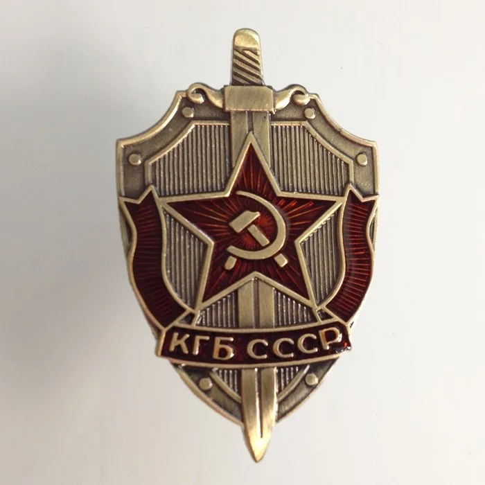 KGB Russian the Soviet State Security Committee Badge USSR Russia Emblem Medal of army
KGB Russian the Soviet State Security Committee Badge USSR Russia Emblem Medal of army