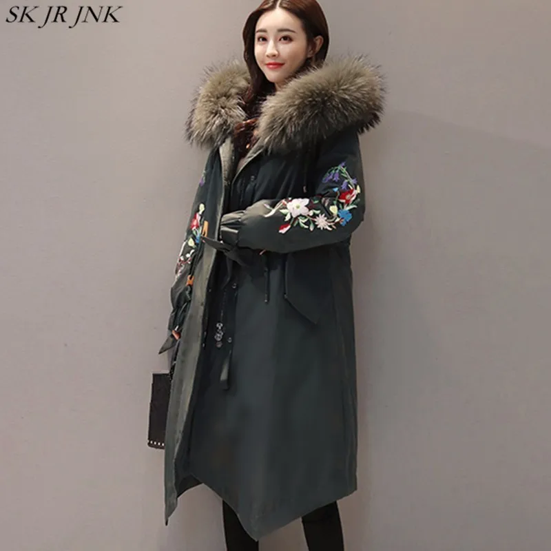 Winter Jacket Women Natural Fur Collar Parkas Embroidery Hooded Padded Coat New Warm Fit Overcoat Abrigos Mujer Invierno WYF165
Winter Jacket Women Natural Fur Collar Parkas Embroidery Hooded Padded Coat New Warm Fit Overcoat Abrigos Mujer Invierno WYF165