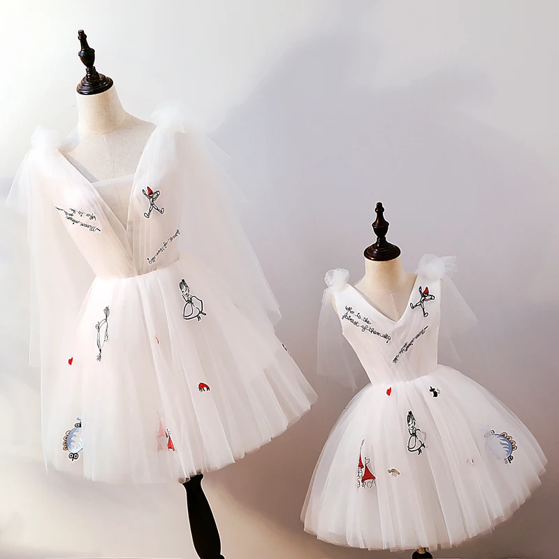 Mother Daughter Dresses Princess for The Beach Clothes Embroidery Flower Mommy Baby Wedding Dress Girls Ball Gown Family Look
Mother Daughter Dresses Princess for The Beach Clothes Embroidery Flower Mommy Baby Wedding Dress Girls Ball Gown Family Look