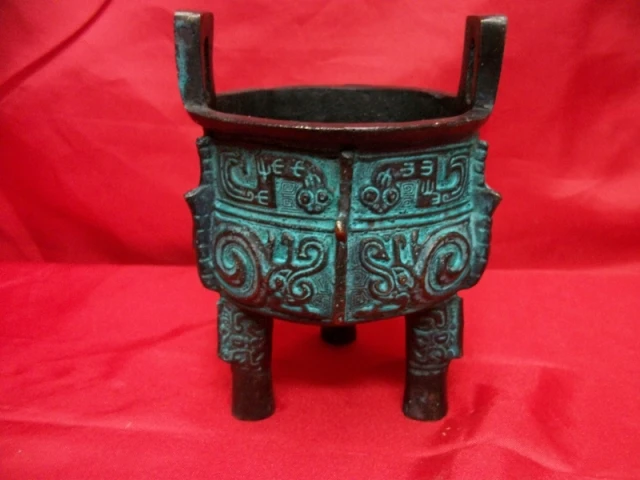 Antique bronze device dragon tripod small copper tripod decoration basons bronze device gift home decoration accessories 1
Antique bronze device dragon tripod small copper tripod decoration basons bronze device gift home decoration accessories 1