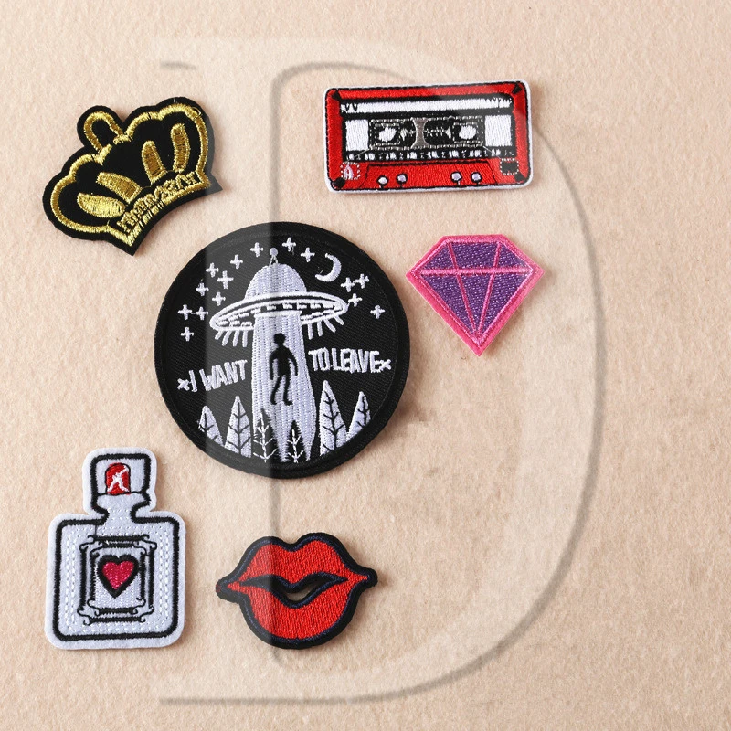 1 PCS ufo Alien Patches for Clothing DIY Stripes parches Iron on Embroidered Clothes Lipstick Stickers Custom Letter Badges @C
1 PCS ufo Alien Patches for Clothing DIY Stripes parches Iron on Embroidered Clothes Lipstick Stickers Custom Letter Badges @C