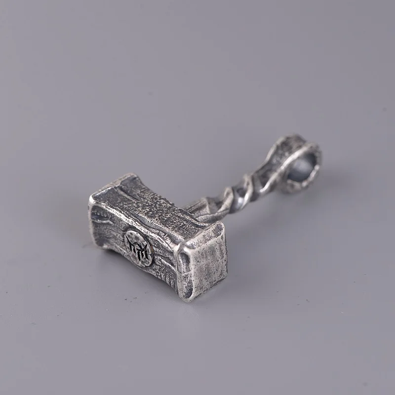 S990 pure silver vintage craft accessories Thai silver Thor hammer man's pendant
S990 pure silver vintage craft accessories Thai silver Thor hammer man's pendant