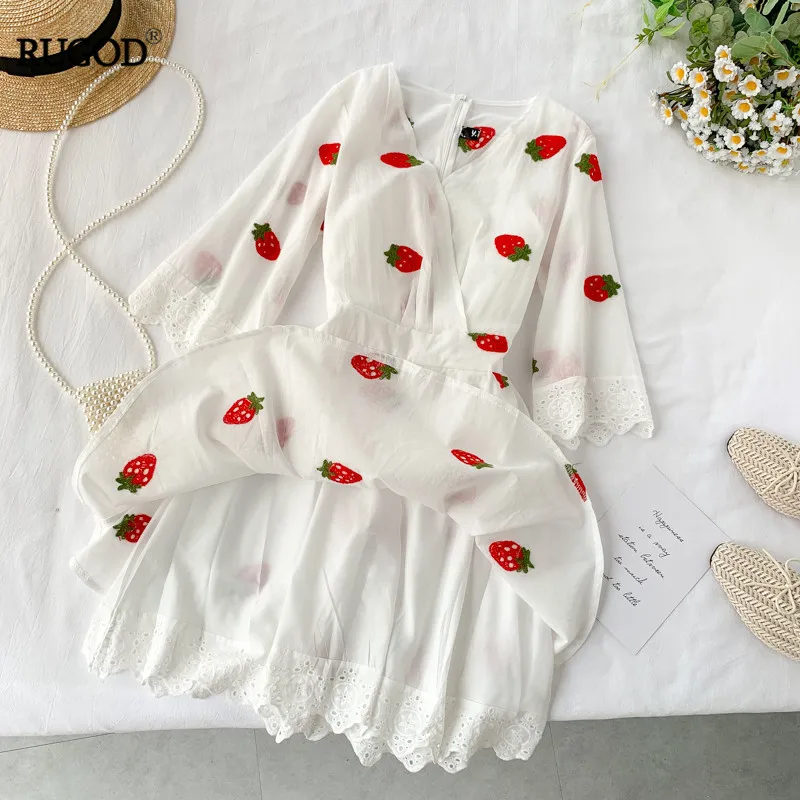 RUGOD Chic Korean Style V-neck Strawberry Embroidery Dress Women 2019 Half Sleeve A-line Pullover Vestidos Elegant платье
RUGOD Chic Korean Style V-neck Strawberry Embroidery Dress Women 2019 Half Sleeve A-line Pullover Vestidos Elegant платье