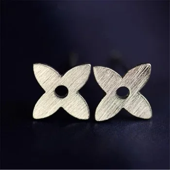 LULU-PIG 925 silver fashionable temperament grass drawnout ear stud allergy E0214
LULU-PIG 925 silver fashionable temperament grass drawnout ear stud allergy E0214