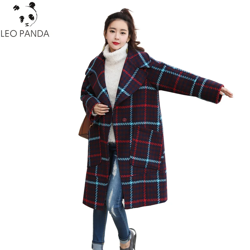 Female Long Lattice Woolen Cloth Overcoat Autumn Women Parka Fashion Loose Lapel Plaid Outerwear Hot Selling Wool Coat ZX1323
Female Long Lattice Woolen Cloth Overcoat Autumn Women Parka Fashion Loose Lapel Plaid Outerwear Hot Selling Wool Coat ZX1323
