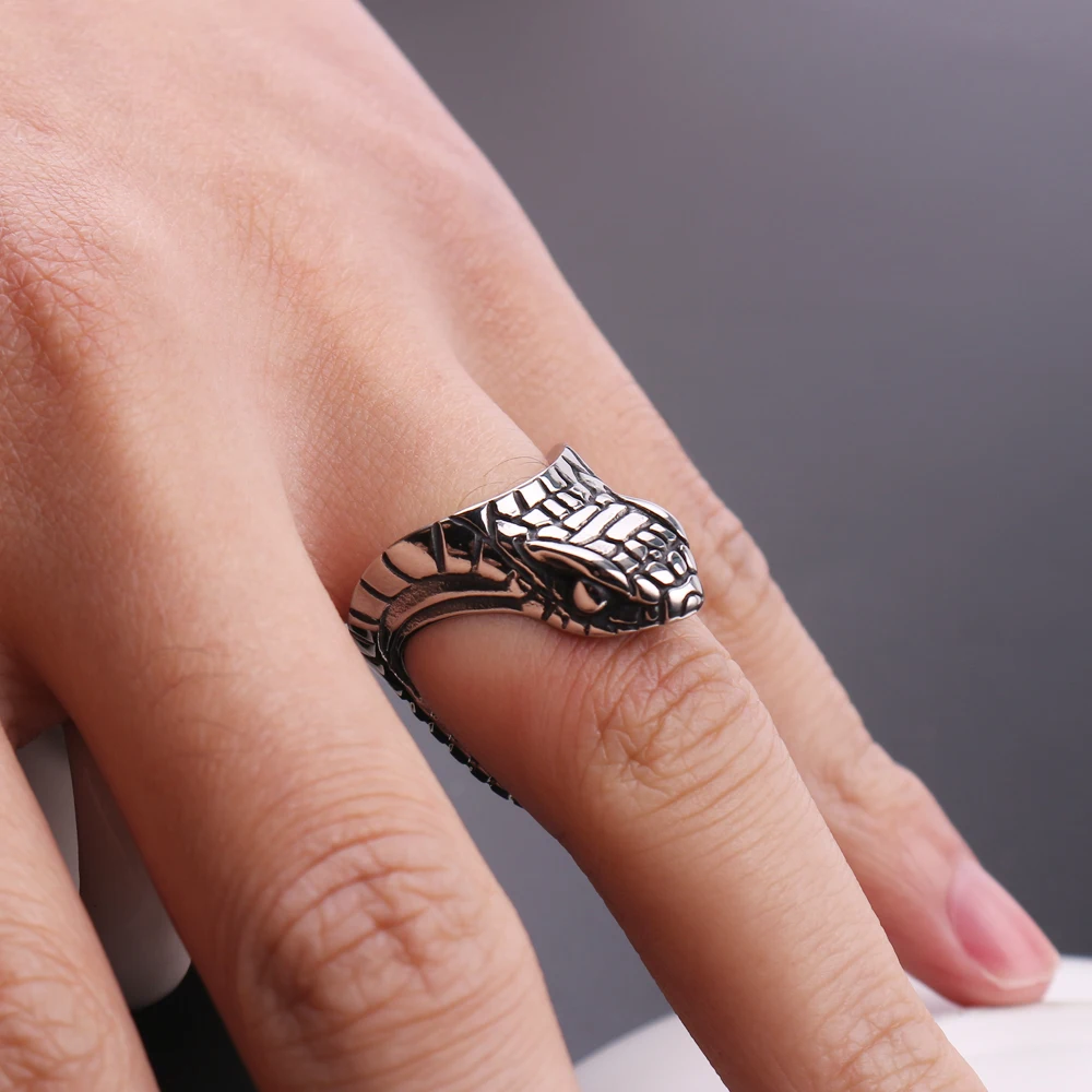 Fashion Punk Men Alloy Rings Retro Snake Wolf Skull Lighter Rings Finger Playing Cards Sheep Corner Male Ring Animal Lover Gift
Fashion Punk Men Alloy Rings Retro Snake Wolf Skull Lighter Rings Finger Playing Cards Sheep Corner Male Ring Animal Lover Gift