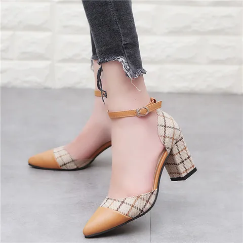 Sandals female summer 2018 new Korean version of the wild thick with high heels color matching shoes.
Sandals female summer 2018 new Korean version of the wild thick with high heels color matching shoes.