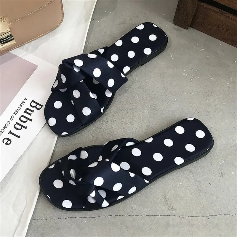 2019 Summer Slippers Women Breathable Indoor Slippers Woman Casual Beach Shoes Non-slip Slides Sandals Flat Flip Flops
2019 Summer Slippers Women Breathable Indoor Slippers Woman Casual Beach Shoes Non-slip Slides Sandals Flat Flip Flops